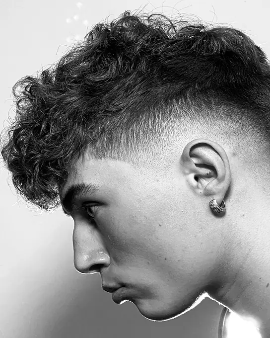 Coupe homme avec dessus bouclé et dégradé texturé