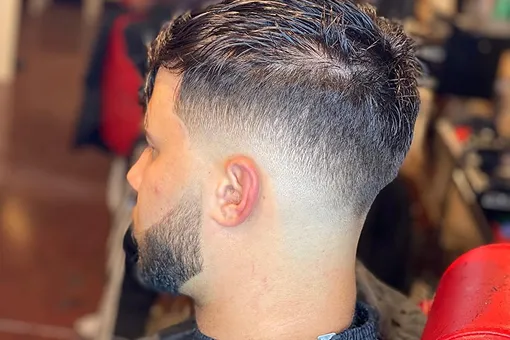 Dégradé à blanc avec dessus texturé et barbe dégradée